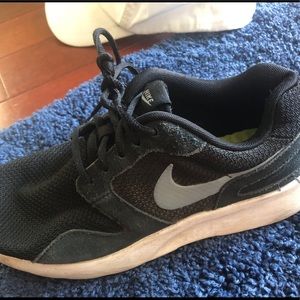 Black Nike Rosche